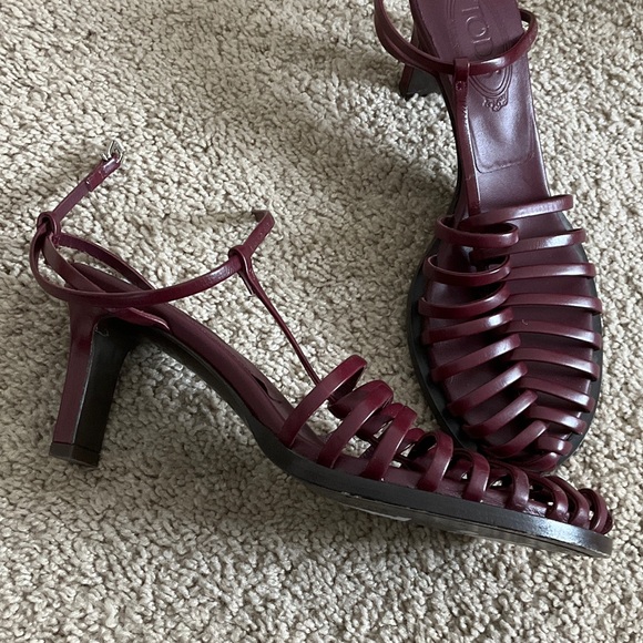 Tod's Women's Strappy Sandals in Burgundy - Picture 5 of 8